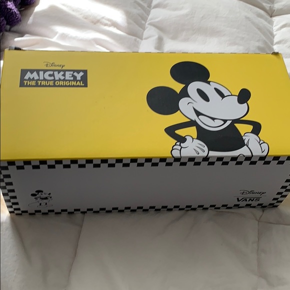 Mickey Mouse Vans - Picture 6 of 6
